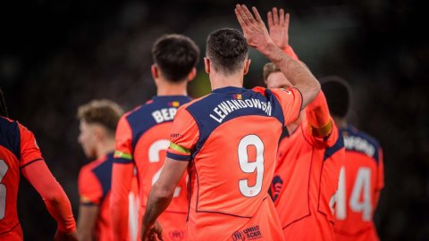 La Liga 2025-26: Barcelona win in Elche as Atletico drop more points away from home (round-up)