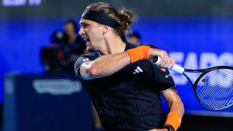 Zverev advances in Acapulco, Ruud bows out