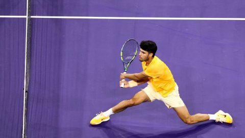 Alcaraz storms into fifth straight Indian Wells semifinal