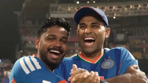 VIDEO: 'बस कर पगले रुलाएगा क्या?' सूर्या से तारीफ सुनकर संजू ने भी लिए मज़े