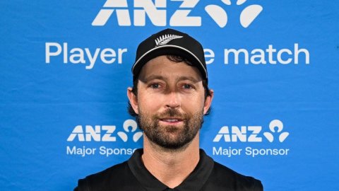 Conway, bowlers star as NZ level series with clinical win over SA in 2nd T20I