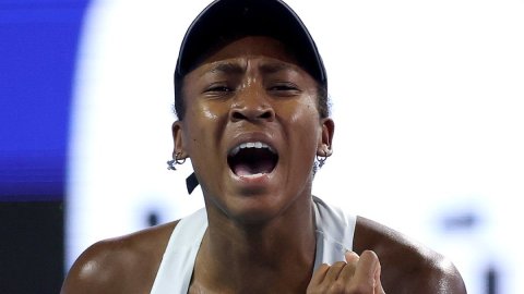 Gauff reaches Miami Open fourth round with comeback win over Parks