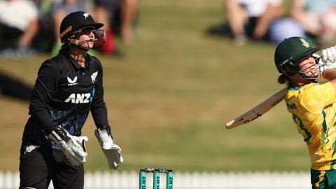 ‘Hard to come in and get going straight away, not sure how she did,’ says Wolvaardt on Reyneke’s bat