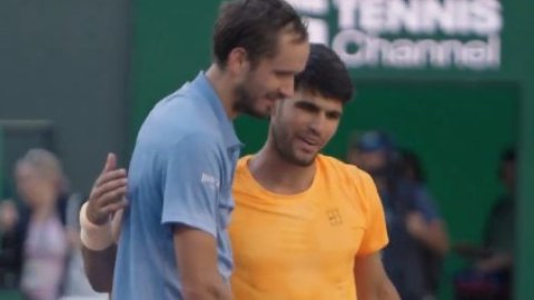 इंडियन वेल्स ओपन: सेमीफाइनल में मेदवेदेव ने अल्काराज को हराया, फाइनल में होगा सिनर का मुकाबला 