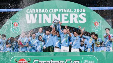 मैनचेस्टर सिटी ने जीता ईएफएल कप का खिताब, फाइनल में आर्सेनल को 2-0 से हराया