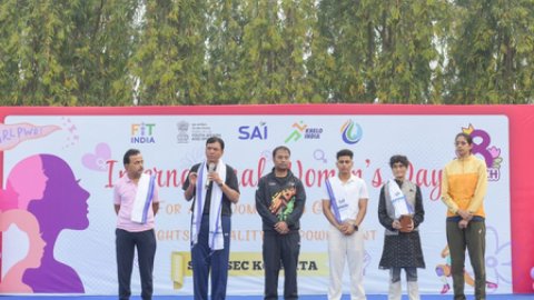 'महिलाओं को मजबूत बनाना समाज को मजबूत बनाना है': डॉ. मनसुख मांडविया