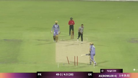 VIDEO: नवदीप सैनी ने निकाली फिन एलन की हेकड़ी, उखाड़ फेंका मिडल स्टंप