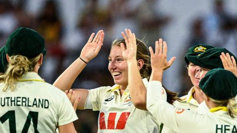 Pink-ball Test: Hamilton, Sutherland star as India stare at huge loss against Australia (ld)