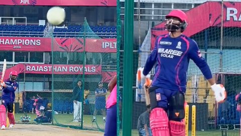 VIDEO: '2 लाख का नुकसान होते-होते बच गया', रविंद्र जडेजा के शॉट से बाल-बाल बचा फोन