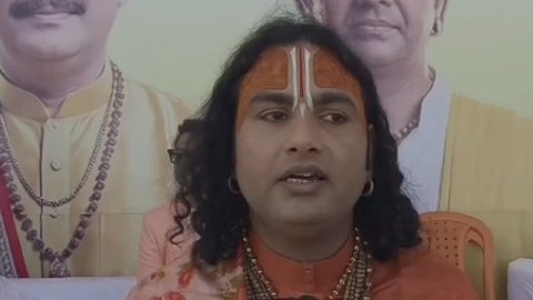 'Why do Indians love Pakistan so much': Aniruddhacharya over IPL team facing backlash