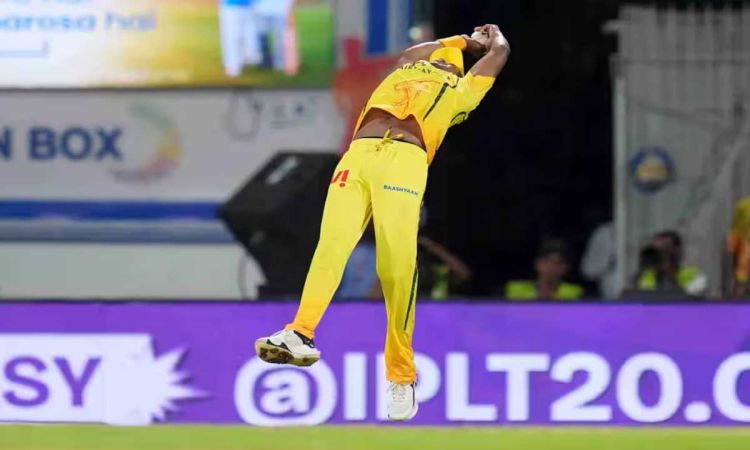 7 different fielders took a catch for CSK for the first time ever in a match