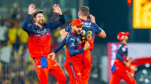 IPL 2026: वानखेड़े में RCB के बल्लेबाजों ने मचाया धमाल, 240 रन बनाकर मुंबई इंडियंस को 18 रन से हराया