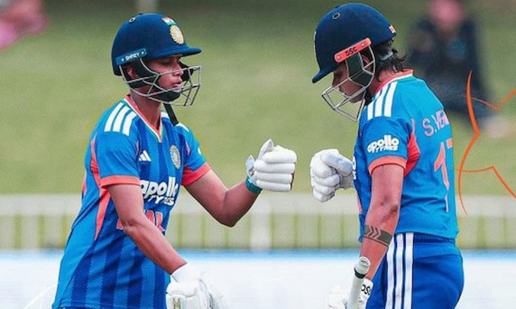 SA-W vs IND-W: स्मृति मंधाना और हरमनप्रीत कौर हुईं बुरी तरह फ्लॉप, साउथ अफ्रीका ने 147 रन पर समेटी भारत की पारी