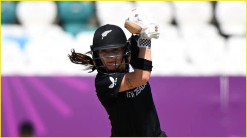 NZ-W vs SA-W 2nd ODI: अमेलिया केर ने वेलिंगटन में ठोके 179 रन, न्यूजीलैंड ने दूसरे वनडे में साउथ अफ्