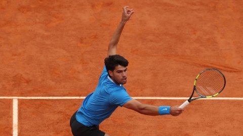 Barcelona Open: Alcaraz advances in opener, Musetti and De Minaur progress