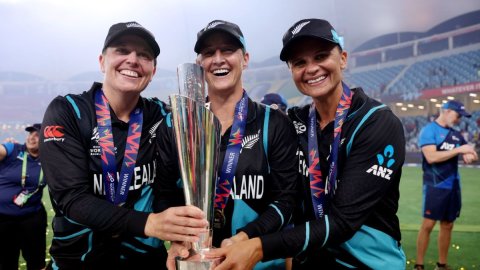 Devine & Tahuhu confirm retirement; Nensi, Izzy earn maiden T20 WC call-up as NZ name squad