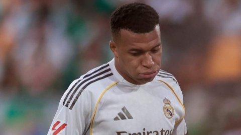 Football: Mbappe could miss rest of season with a muscle injury (ld)