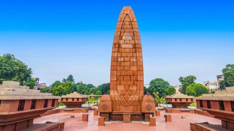 ‘I bow my head in deep reverence’: Harbhajan pays tribute to Jallianwala Bagh martyrs