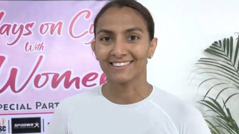 'फिट इंडिया संडे ऑन साइकिल': पहलवान गीता फोगाट और मुक्केबाज स्वीटी बूरा ने महिलाओं की भागीदारी को सर