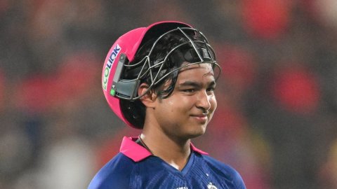 IPL 2026: 'मैं गेंदबाज नहीं गेंद को देखता हूं', बुमराह और हेजलवुड की धुनाई पर बोले वैभव सूर्यवंशी 