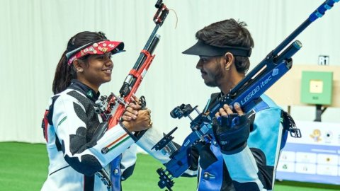 आईएसएसएफ जूनियर वर्ल्ड कप: शांभवी- दिव्यांशु की जोड़ी ने वर्ल्ड रिकॉर्ड स्कोर के साथ जीता गोल्ड मेडल