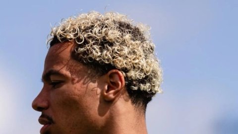 Liverpool's Hugo Ekitike undergoes successful surgery as Slot provides recovery update