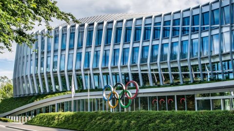 UN expert welcomes IOC's policy to bar transgender athletes from female events