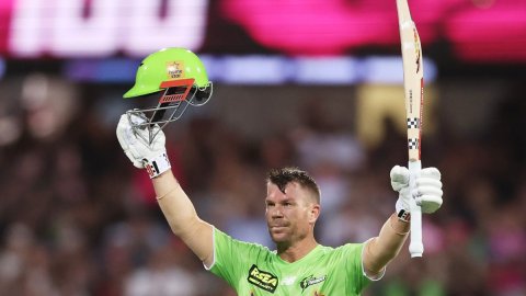 Warner’s Sydney Thunder captaincy under cloud after drink-driving charge: Report