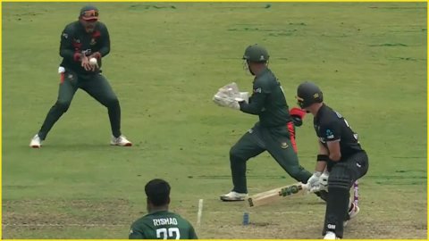 BAN Vs NZ 1st ODI: Will Young के दिमाग की बत्ती हुई गुल, Tanzid Hasan को हाथों में दिया कैच; देखें V