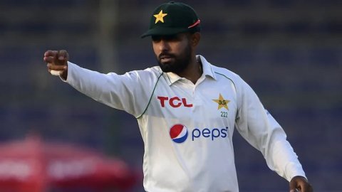 PAK vs BAN: पाकिस्तान को लगा तगड़ा झटका, बाबर आजम बांग्लादेश के खिलाफ पहले टेस्ट से हुए बाहर