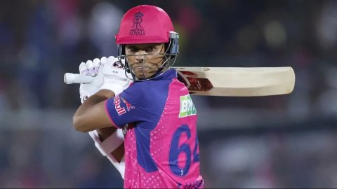 यशस्वी जायसवाल ने स्टार्क को पहली गेंद पर छक्का जड़कर रचा इतिहास, IPL में ये कारनामा करने वाले सिर्फ