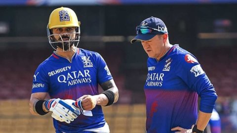 RCB के हेड कोच Andy Flower को BCCI ने दी सजा, मुंबई इंडियंस के खिलाफ मैच में थी ये गलती