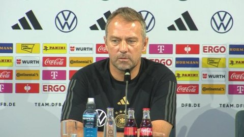 Barcelona extend Hansi Flick's contract through 2028