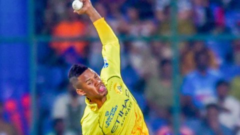 Bravo told me to be brave and trust my plans: CSK spinner Akeal on his powerplay bowling prowess