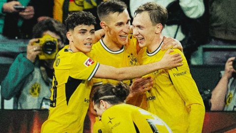 Dortmund secure runner-up spot as Frankfurt's hopes fade