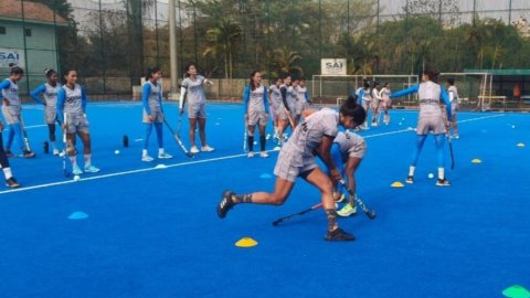 हॉकी इंडिया ने 31 सदस्यों वाली सीनियर महिला नेशनल कोचिंग कैंप की घोषणा की