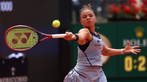 Italian Open: Mertens outlasts defending champ Paolini, Ostapenko downs Zheng to enter last 16