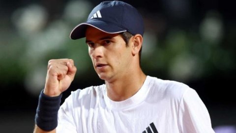 Jodar beats Italian wild card Arnaldi to reach fourth round in Rome