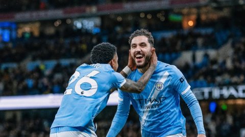 Man City cut Arsenal's lead to two points with win over Palace