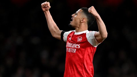 Premier League: Arsenal edge Burnley to move five points clear at top