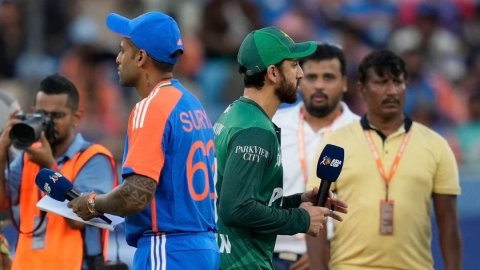 VIDEO: 'मुझे कौन सा हाथ मिलाने का शौक है', सलमान अली आगा ने फिर से छेड़ी हैंडशेक पर बहस