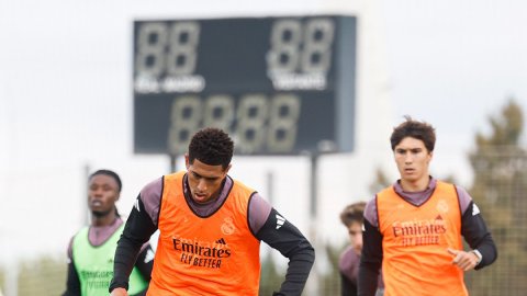 Title on the line in El Clasico but Real Madrid dressing room makes the headlines