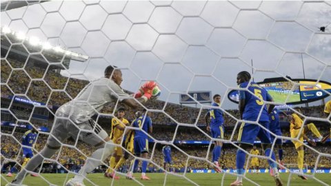 Eloy Room's Heroics Earn Curacao Historic First World Cup Point in Draw Against Ecuador