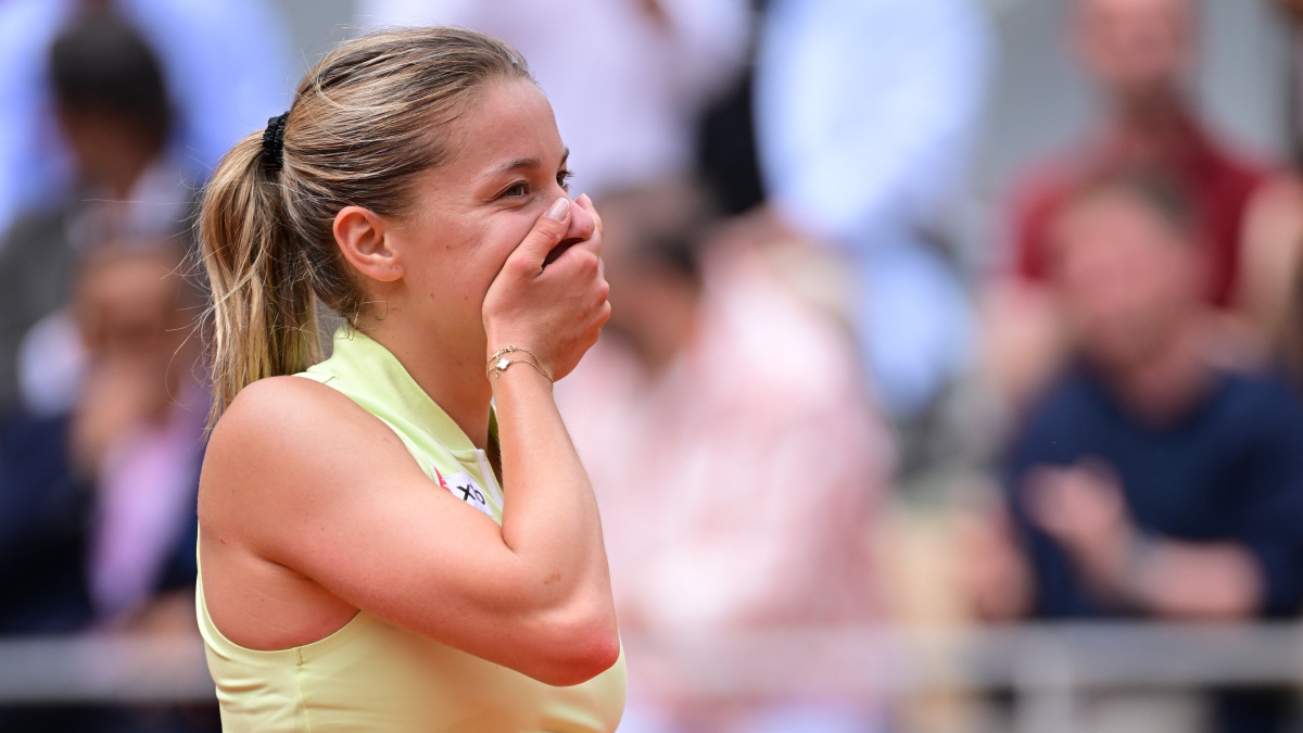 french-open-maja-chwalinska-beat-anna-kalinskaya-to-reach-maiden-major