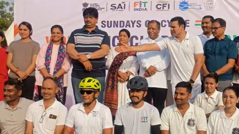 अहमदाबाद: साबरमती रिवरफ्रंट पर साइकिल रैली का आयोजन, सांसद दिनेश मकवाणा ने दिया फिट इंडिया का संदेश