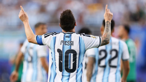 Record-breaking Lionel Messi helps Argentina advance to last 32 with 2-0 win over Austria in Group J