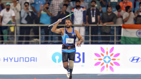 सुमित अंतिल: छोटी उम्र में पिता को खोया, एक हादसे ने बदली जिंदगी, दो पैरालंपिक में गोल्ड जीतकर रचा इ
