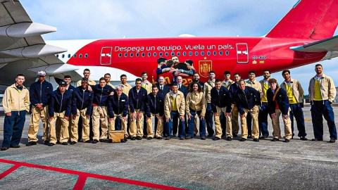 Spain flies off for World Cup after friendly gives few answers to coach De la Fuentes plans
