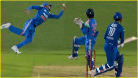 Shubman Gill ने दिखाई चीते जैसी तेजी, हवा में उड़कर एक हाथ से लपका बवाल कैच; देखें VIDEO