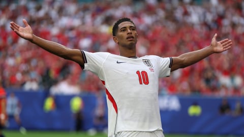 Bellingham brace fires England into semfinal